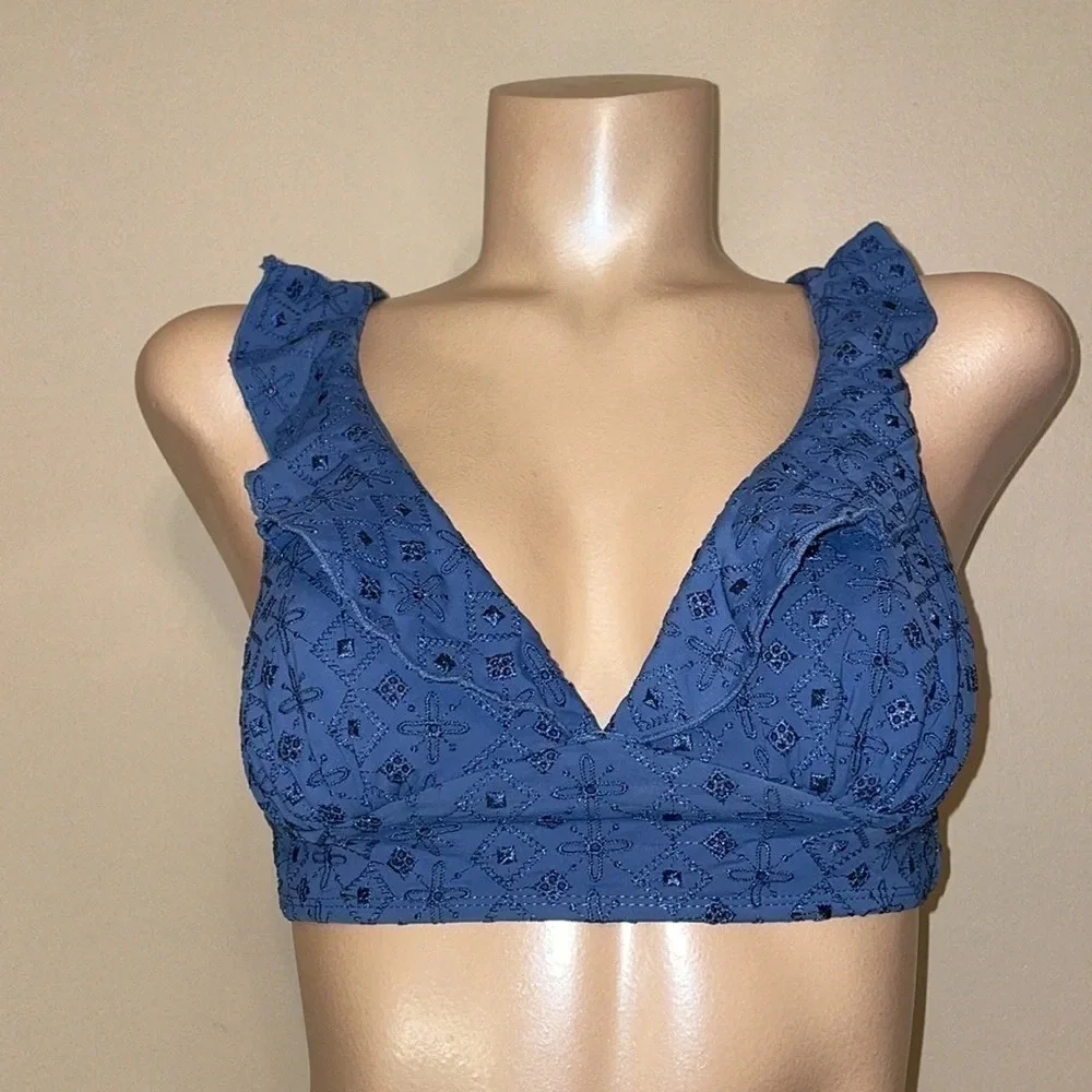 Time & Tru women’s  Medium bikini top eyelet blue ruffle swim suit tassel